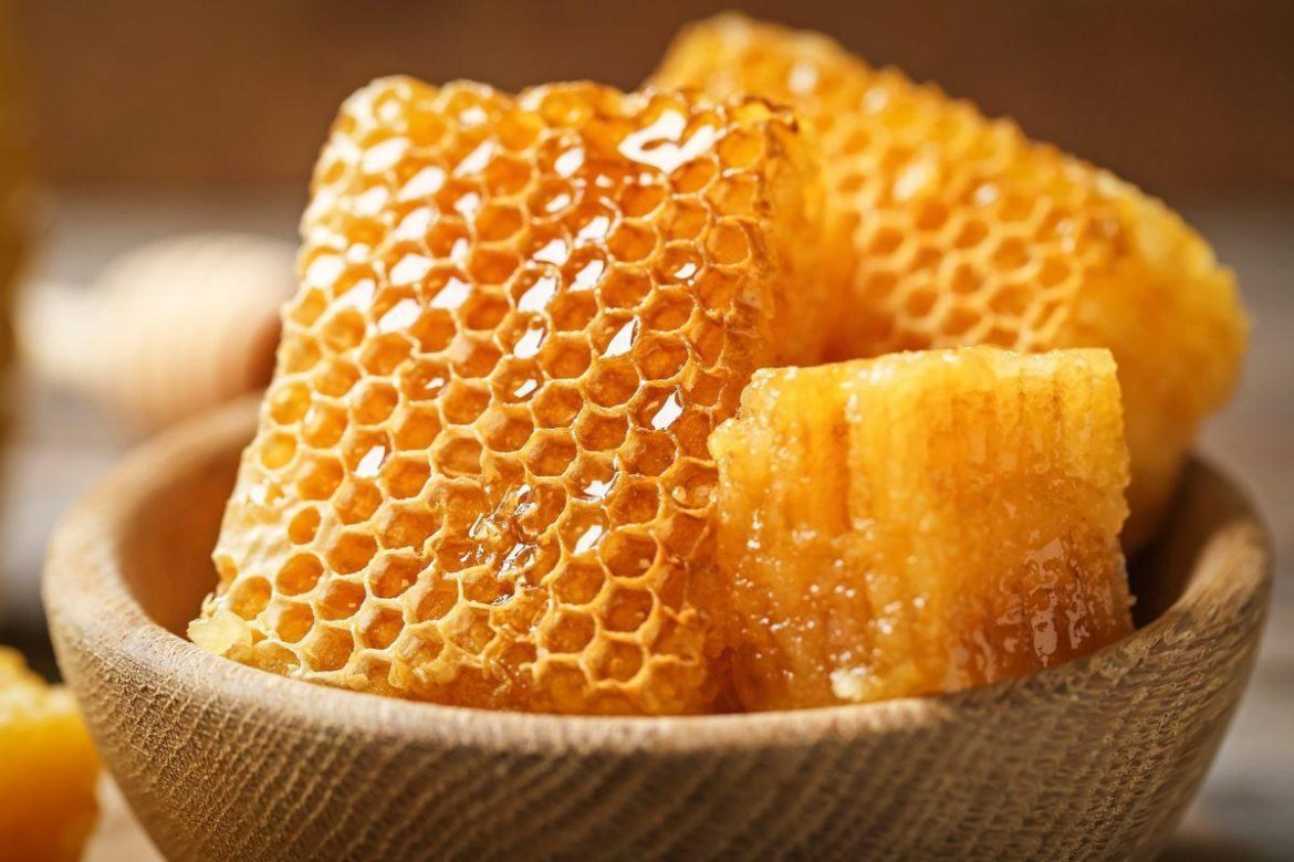 عسل طبیعی خلخال که در زمان های قدیم از به عنوان چسب استفاده می شد